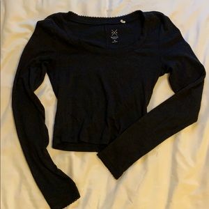 Black long sleeve crop